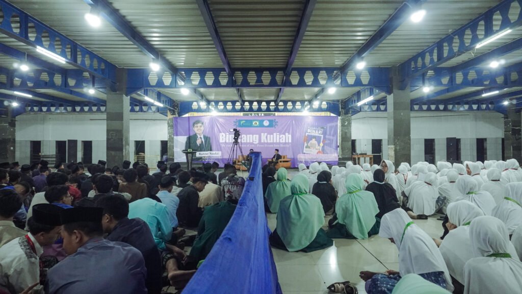 Bedah Buku "Kuliah yang Benar" Menjadi Pembekalan bagi Santri Aliyah Ummul Quro