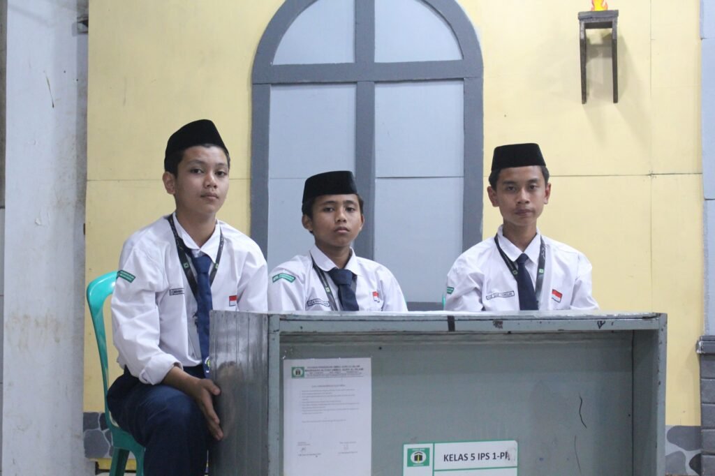 Ajang pengetahuan dan kecepatan santri dalam rangkaian perlombaan PORSENI ke-32