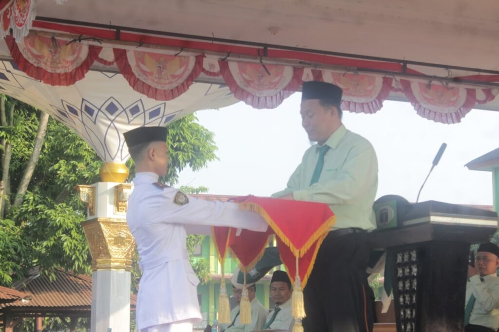 Pesantren Modern Ummul Quro Al-Islami Gelar Upacara HUT RI ke-81