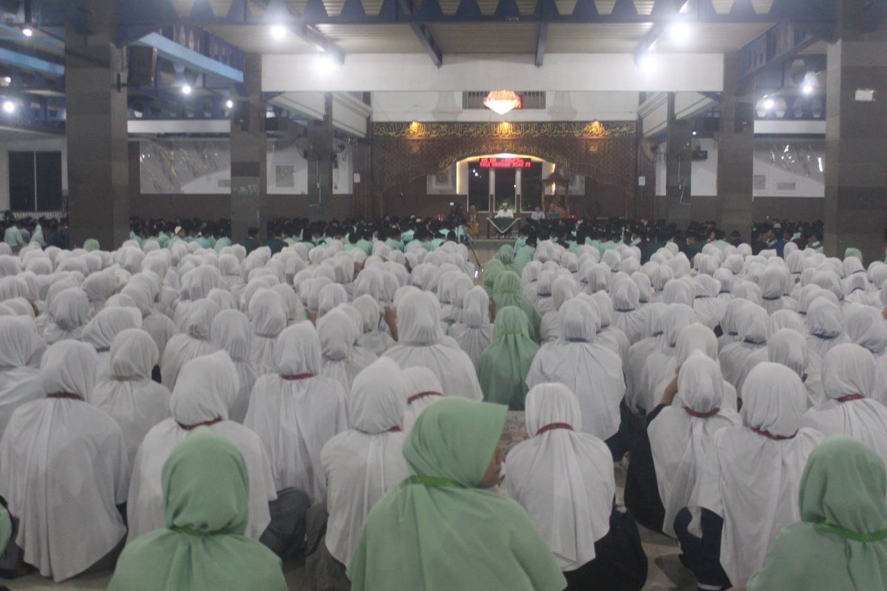 KULSUB KUBRO: Mempererat Kebersamaan Santri melalui Kajian dan Makan Bersama