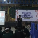 Pembekalan Public Speaking, Pengurus UQI Dilatih Berkomunikasi dengan Bahasa Asing