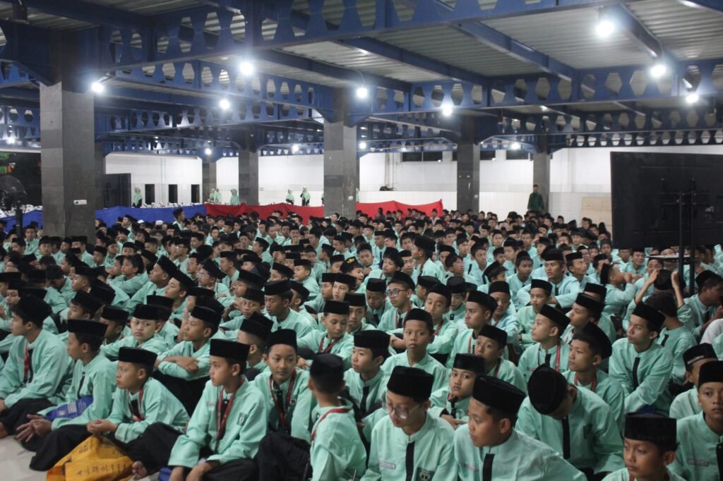 Kang Abik Kunjungi PMUQI, Bagikan Kisah di Balik Lahirnya Novel Ayat-Ayat Cinta